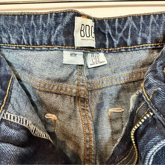 UO BDG Mom Jean 084 - Picture 3 of 5
